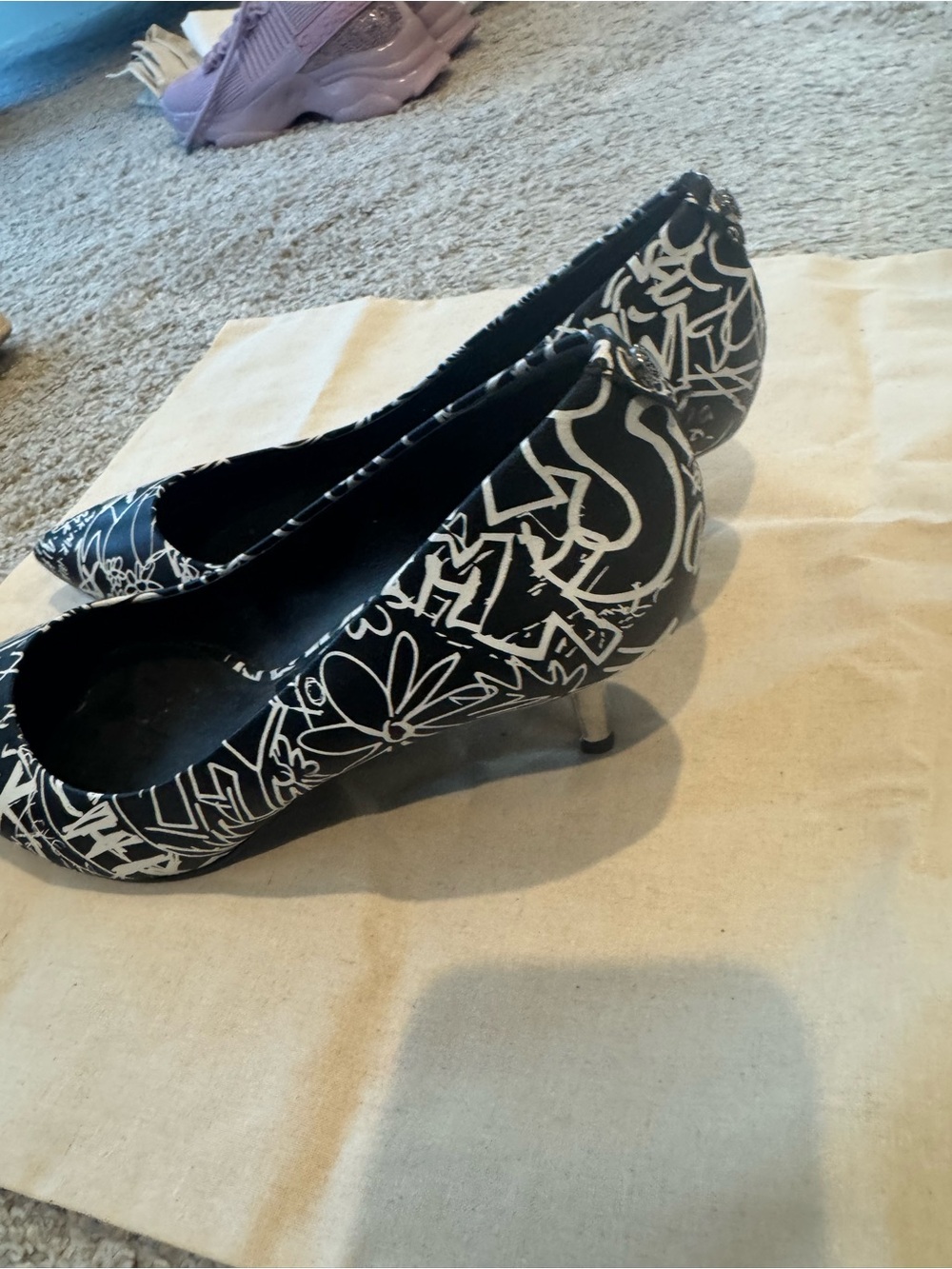 Michael Kors Black & White Graphic Pointed-Toe Pumps